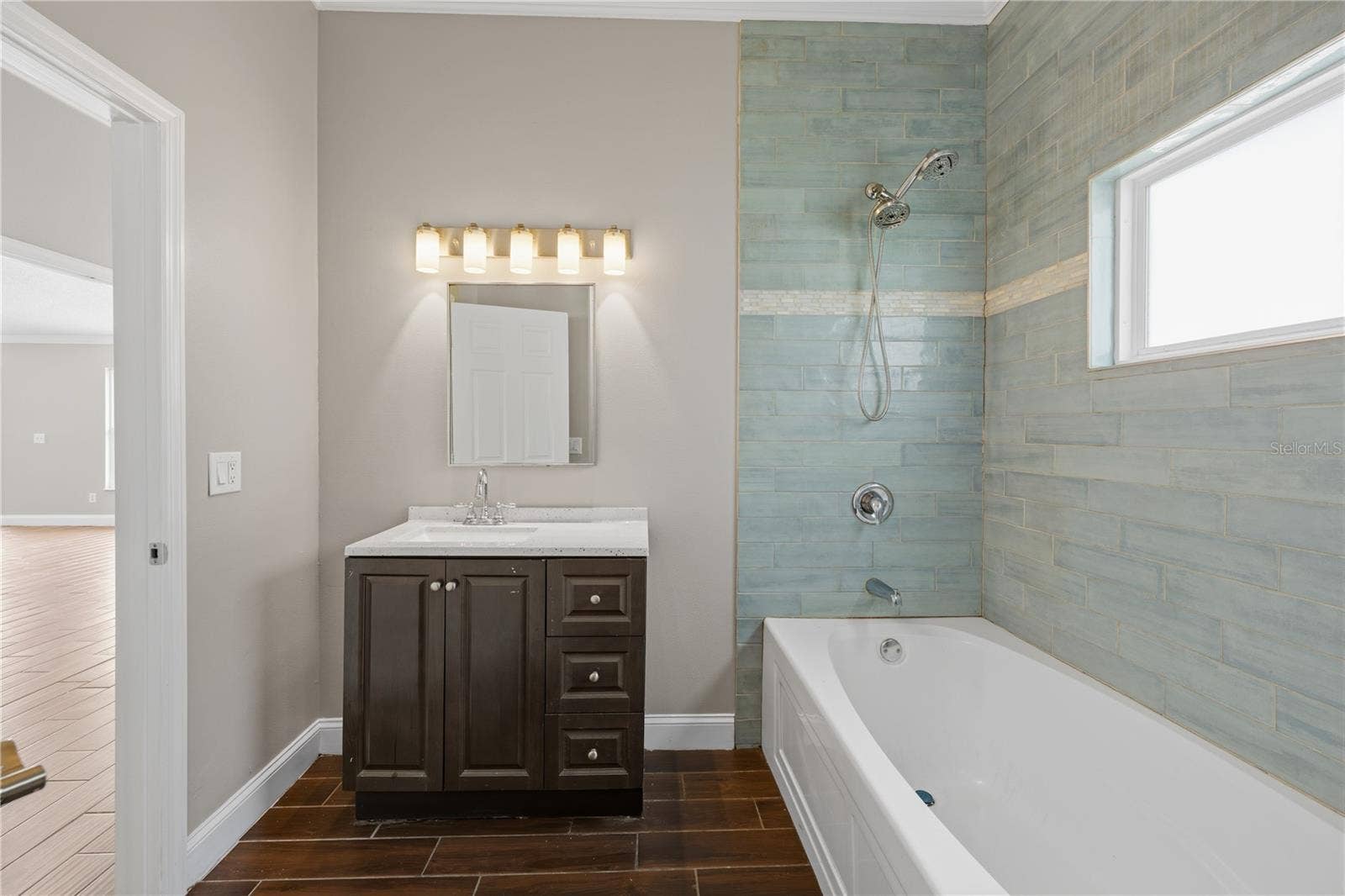 1680 LADY SLIPPER CIRCLE, Orlando, FL 32825 Primary EnSuite Bath