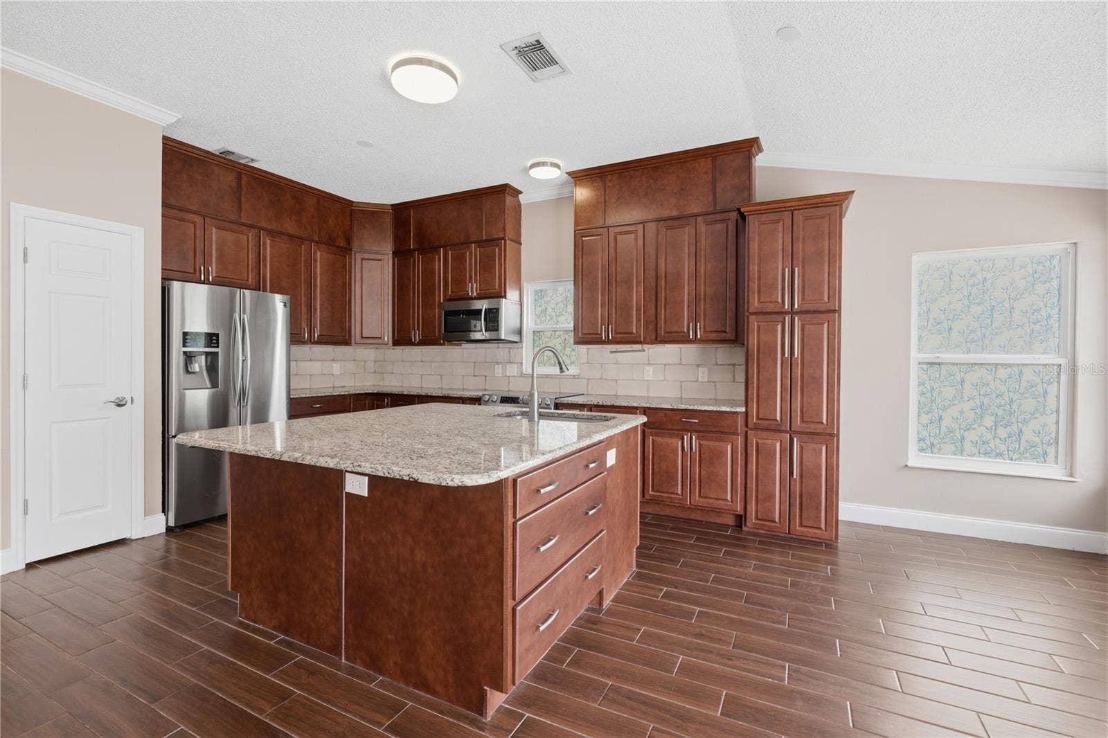 1680 LADY SLIPPER CIRCLE, Orlando, FL 32825 Kitchen