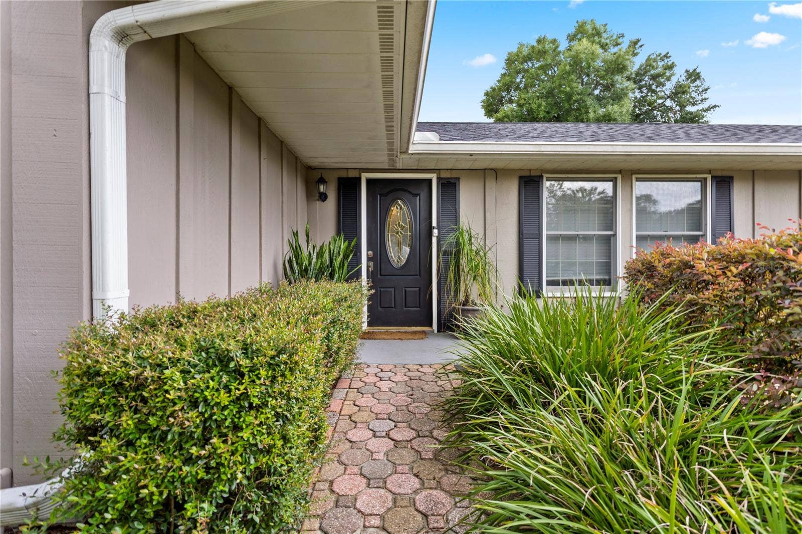 1818 CROWNWOOD DRIVE, Orlando, FL 32810 Let's go inside and take a look...
