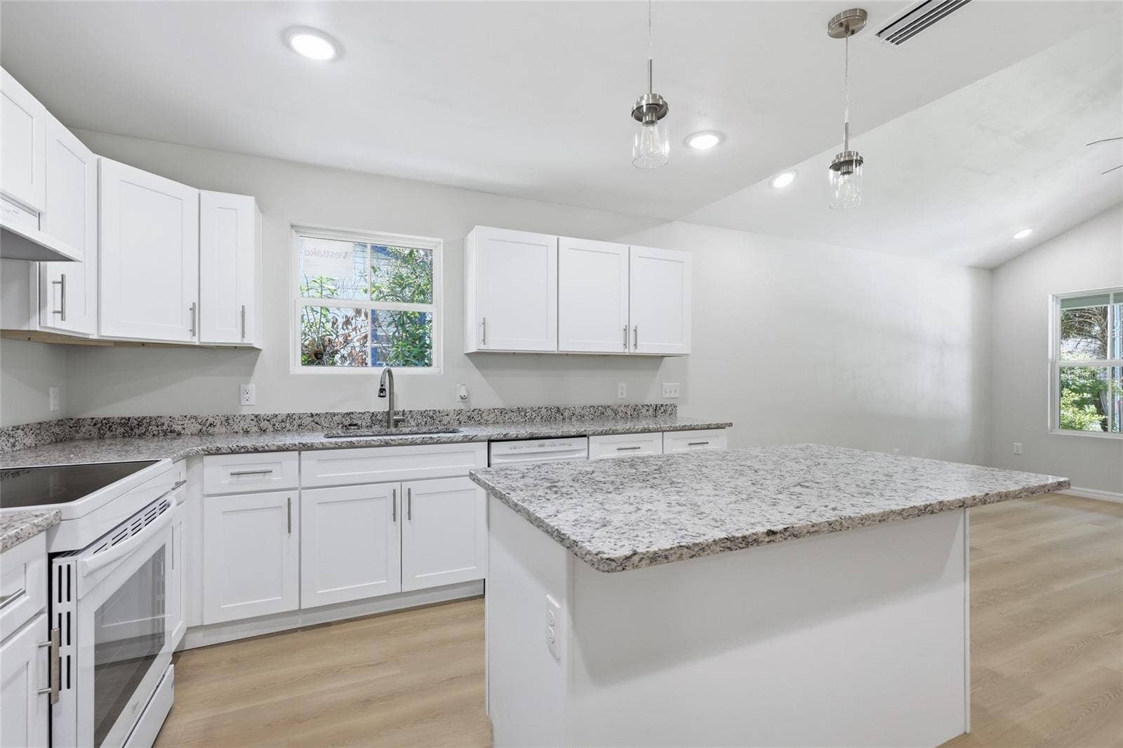 909 NE 18TH TERRACE, Gainesville, FL 32641