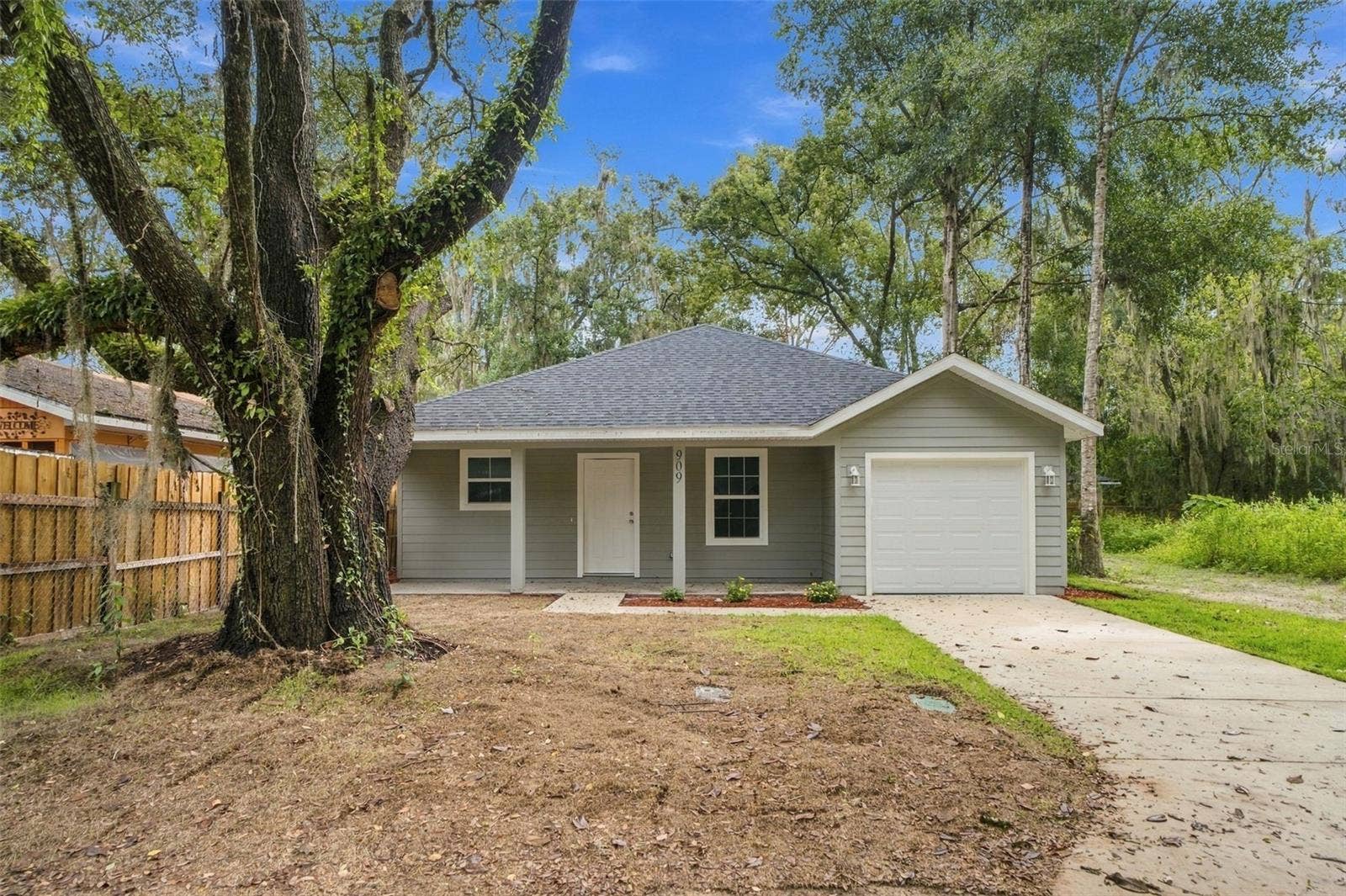 909 NE 18TH TERRACE, Gainesville, FL 32641