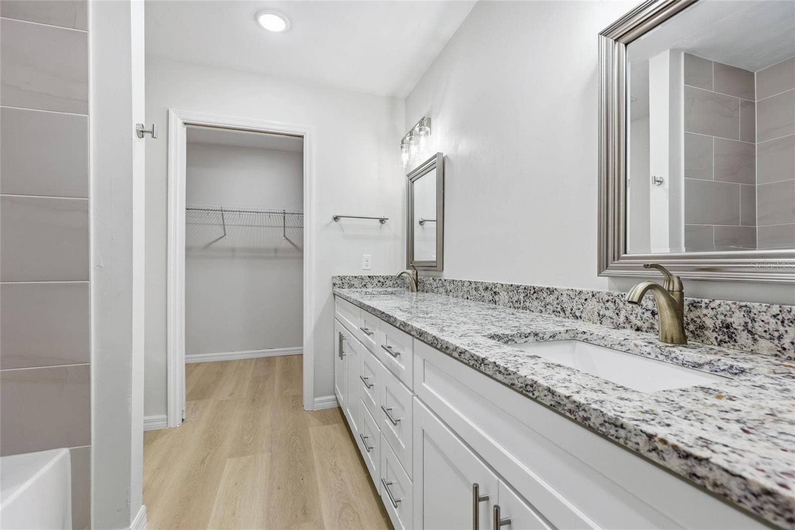 909 NE 18TH TERRACE, Gainesville, FL 32641