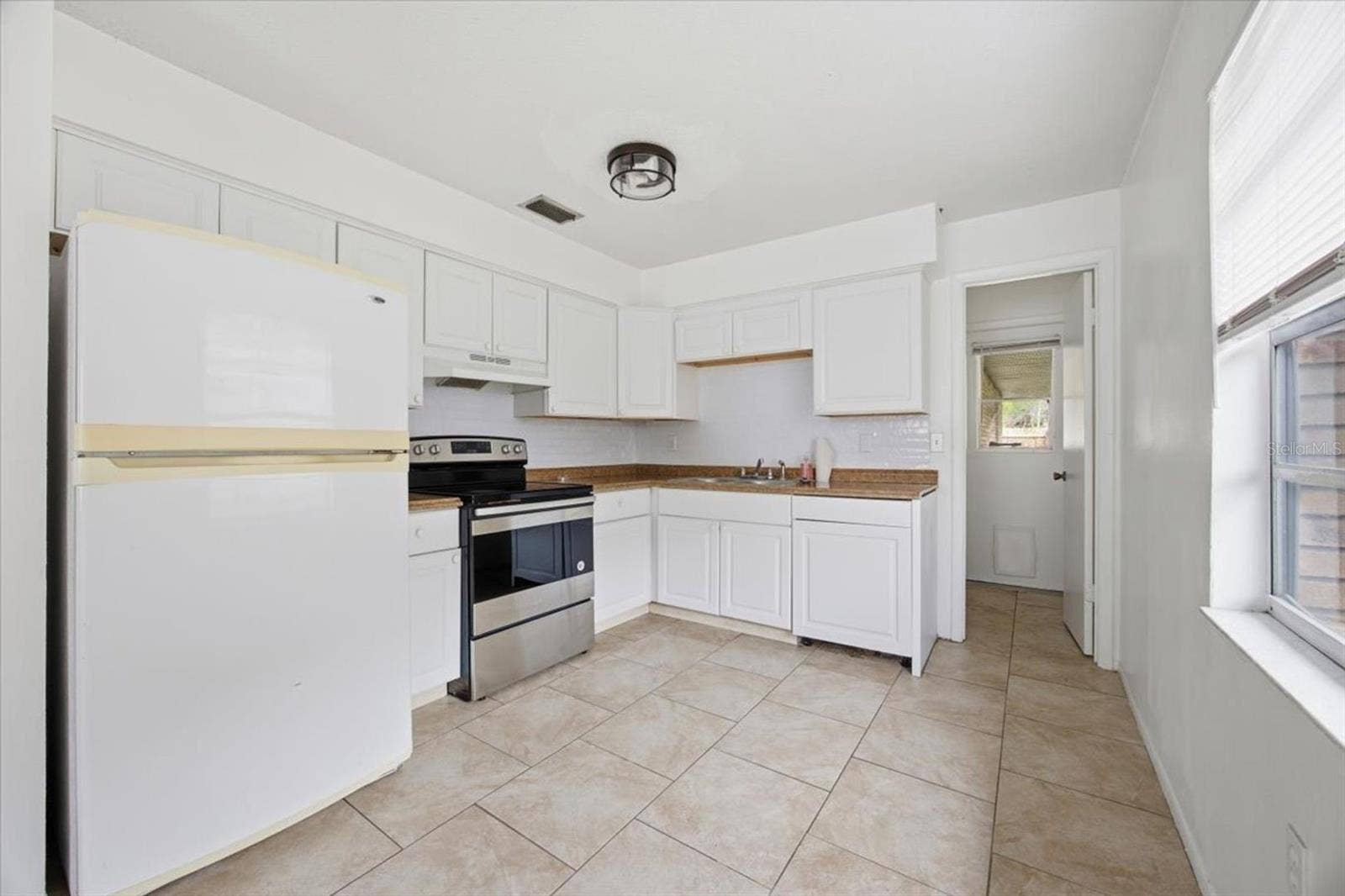 2218 BRANDY PLACE, Lakeland, FL 33801 2218 BRANDY PLACE, Lakeland, FL 33801