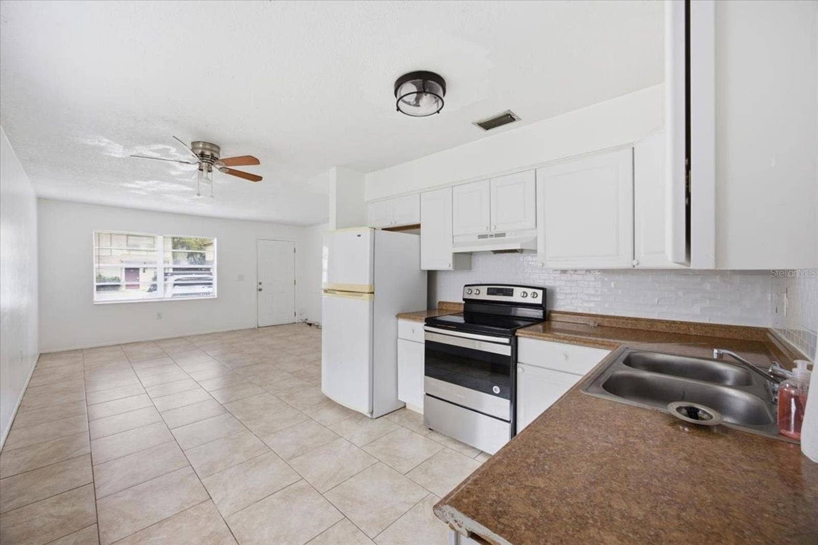 2218 BRANDY PLACE, Lakeland, FL 33801 2218 BRANDY PLACE, Lakeland, FL 33801