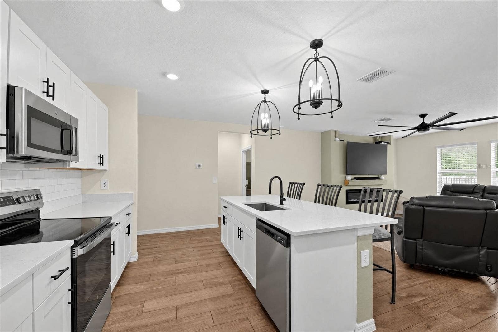 4974 EAGLE ROCK DRIVE, Wimauma, FL 33598 4974 EAGLE ROCK DRIVE, Wimauma, FL 33598