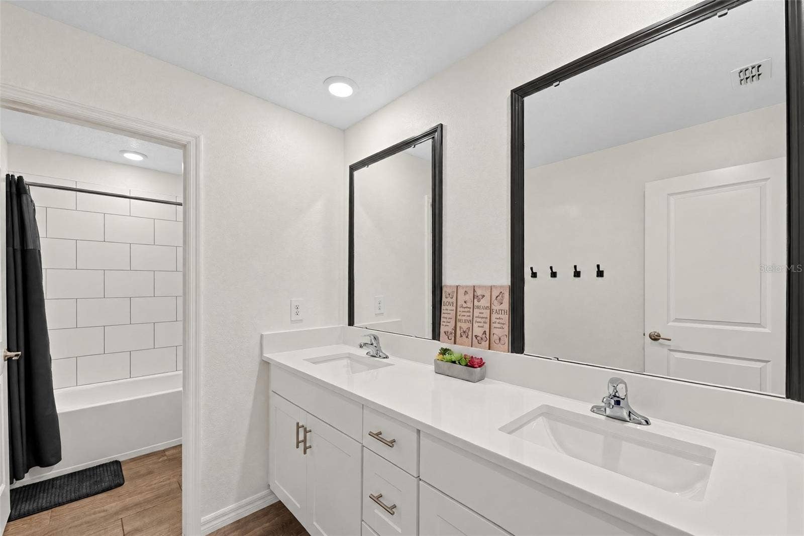 4974 EAGLE ROCK DRIVE, Wimauma, FL 33598 4974 EAGLE ROCK DRIVE, Wimauma, FL 33598