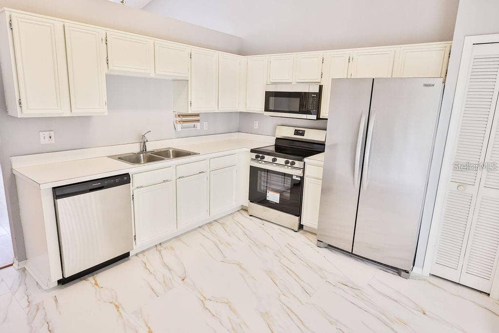 1098 SUGARBERRY TRAIL, Oviedo, FL 32765 Kitchen