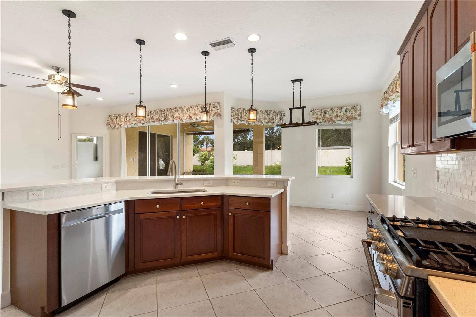 6841 74TH STREET CIRCLE E, Bradenton, FL 34203 6841 74TH STREET CIRCLE E, Bradenton, FL 34203