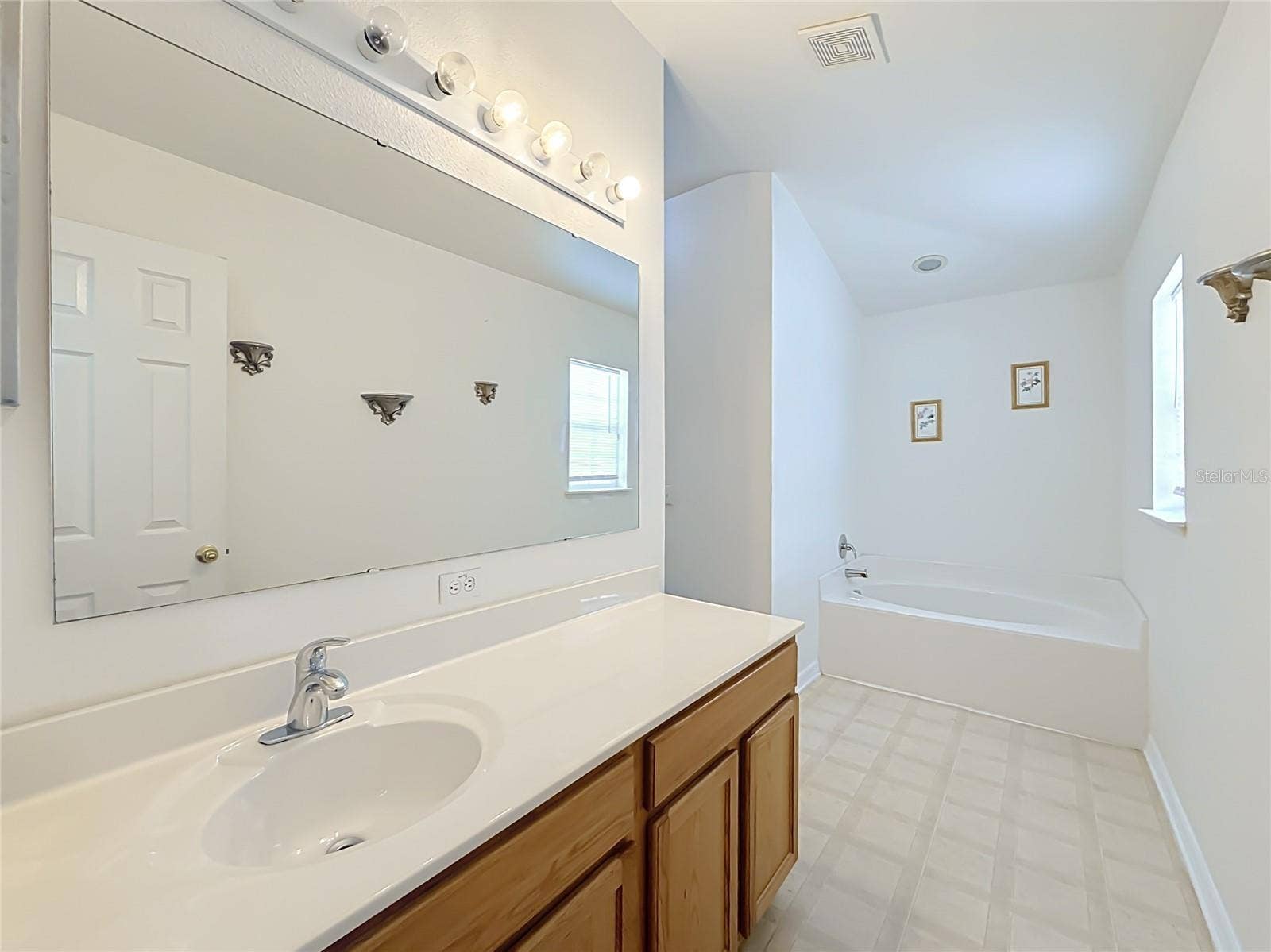 2032 ELMHURST LANE, Mascotte, FL 34753