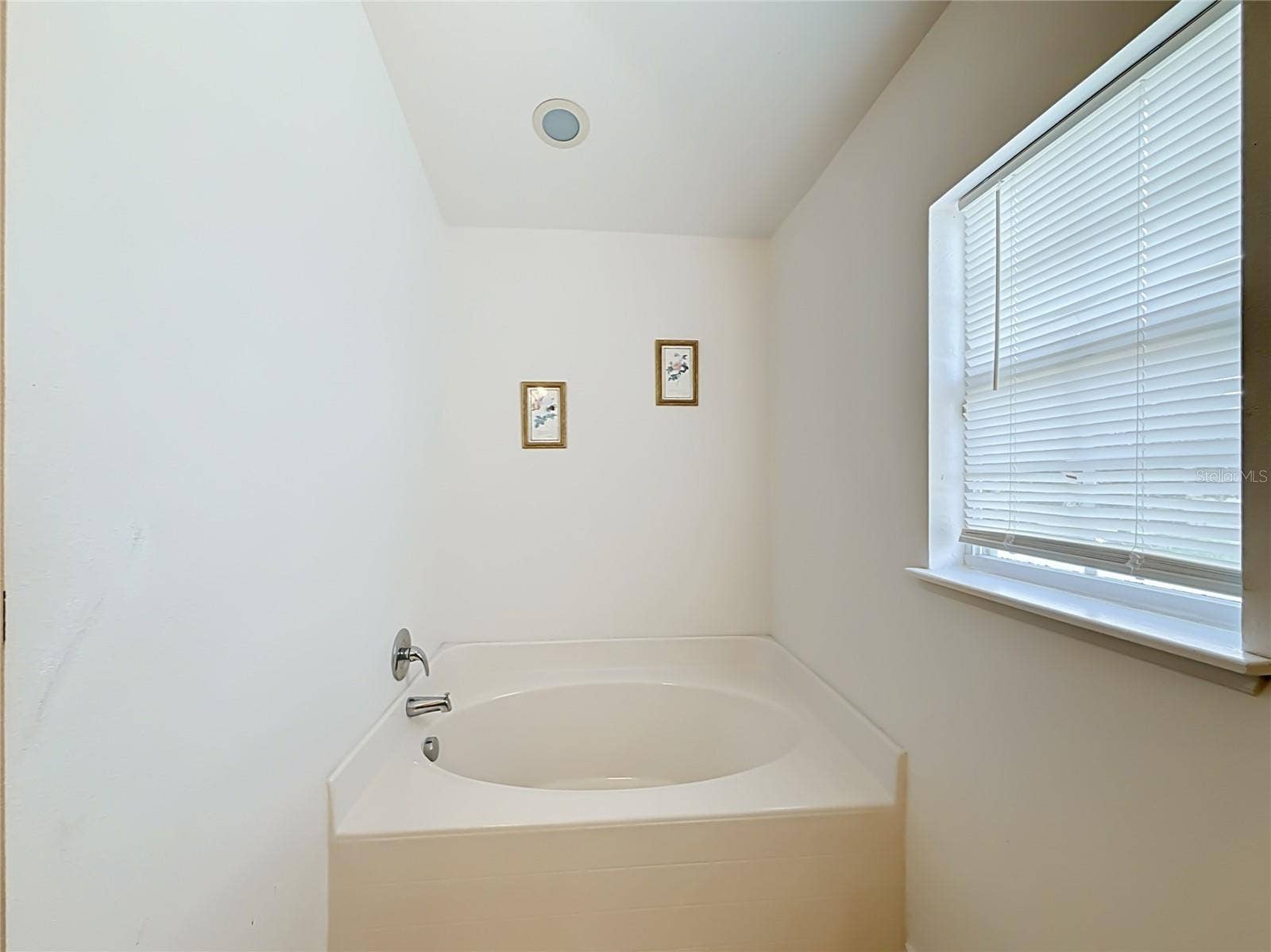 2032 ELMHURST LANE, Mascotte, FL 34753