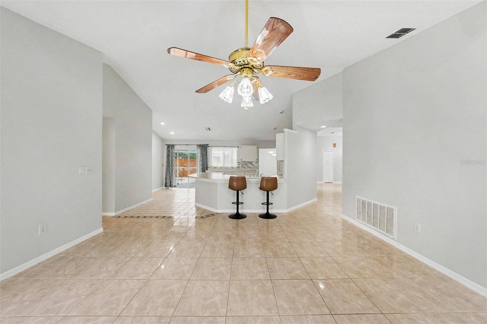 907 BRITTANY PARK BOULEVARD, Tarpon Springs, FL 34689 907 BRITTANY PARK BOULEVARD, Tarpon Springs, FL 34689
