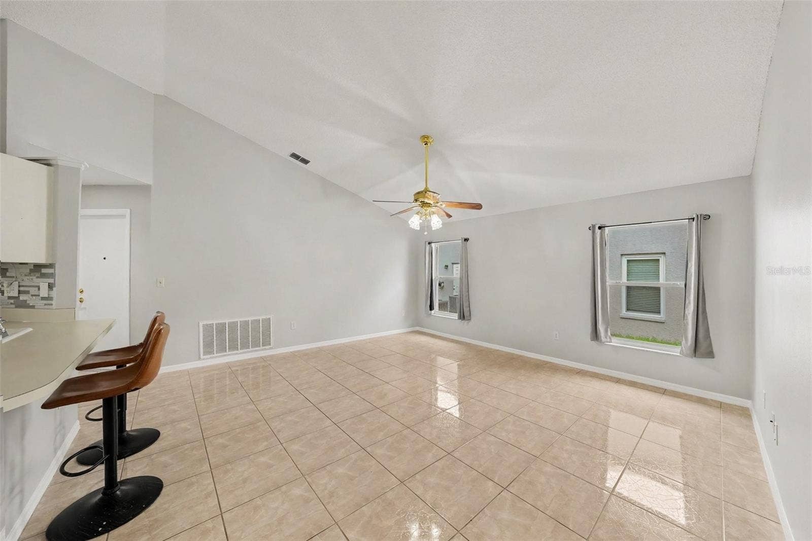 907 BRITTANY PARK BOULEVARD, Tarpon Springs, FL 34689 907 BRITTANY PARK BOULEVARD, Tarpon Springs, FL 34689