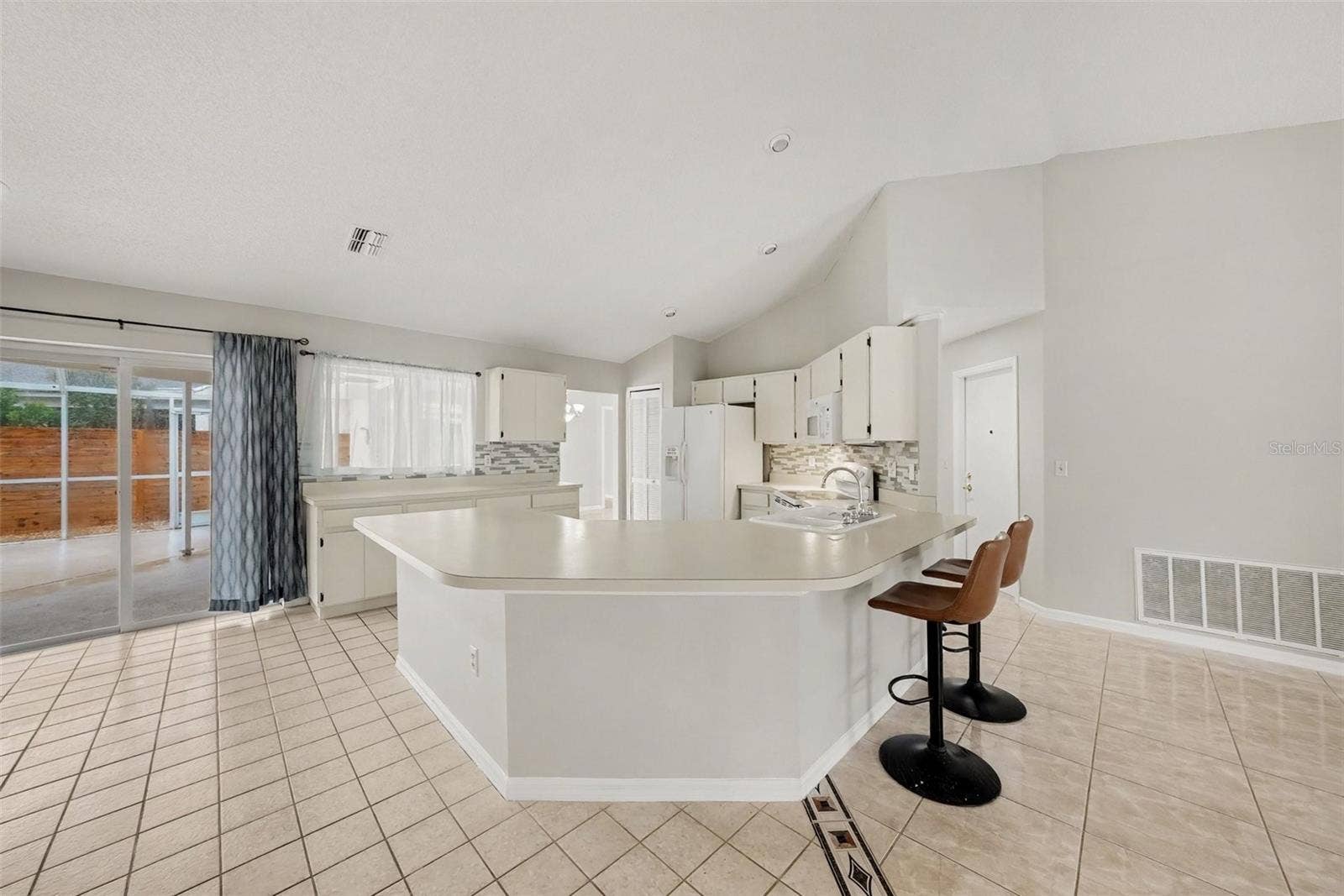 907 BRITTANY PARK BOULEVARD, Tarpon Springs, FL 34689 907 BRITTANY PARK BOULEVARD, Tarpon Springs, FL 34689