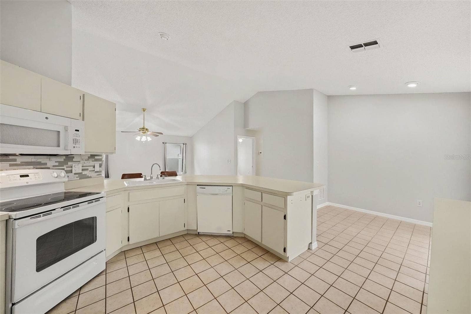 907 BRITTANY PARK BOULEVARD, Tarpon Springs, FL 34689 907 BRITTANY PARK BOULEVARD, Tarpon Springs, FL 34689