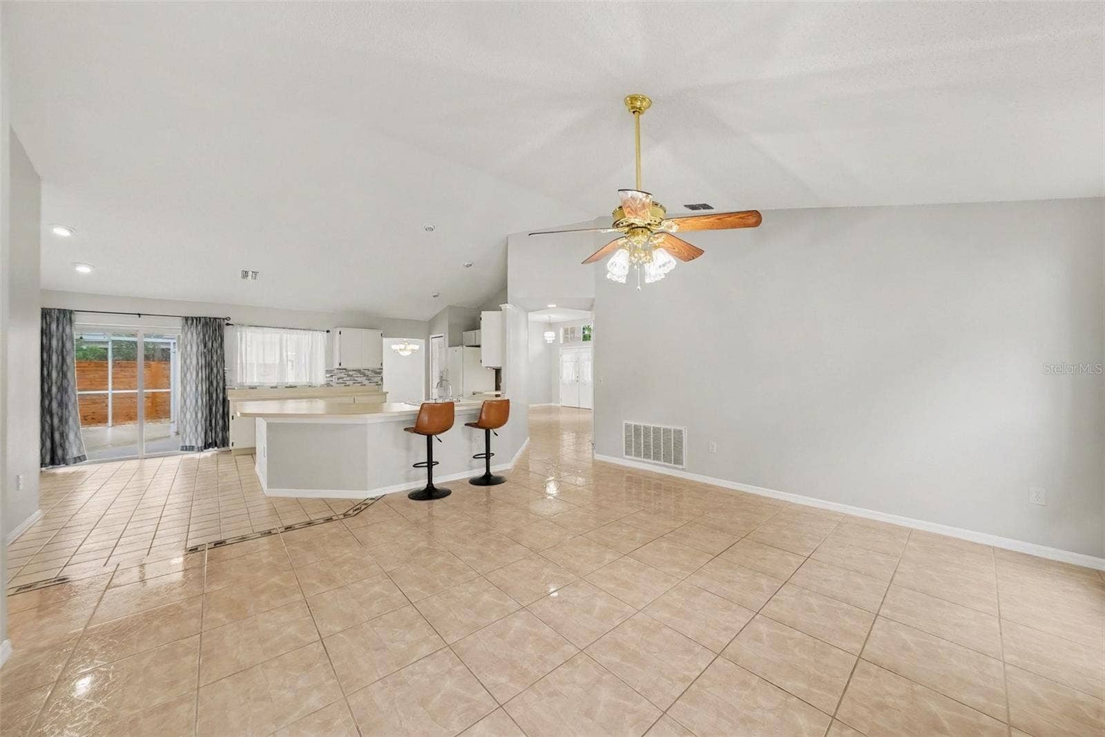 907 BRITTANY PARK BOULEVARD, Tarpon Springs, FL 34689 907 BRITTANY PARK BOULEVARD, Tarpon Springs, FL 34689