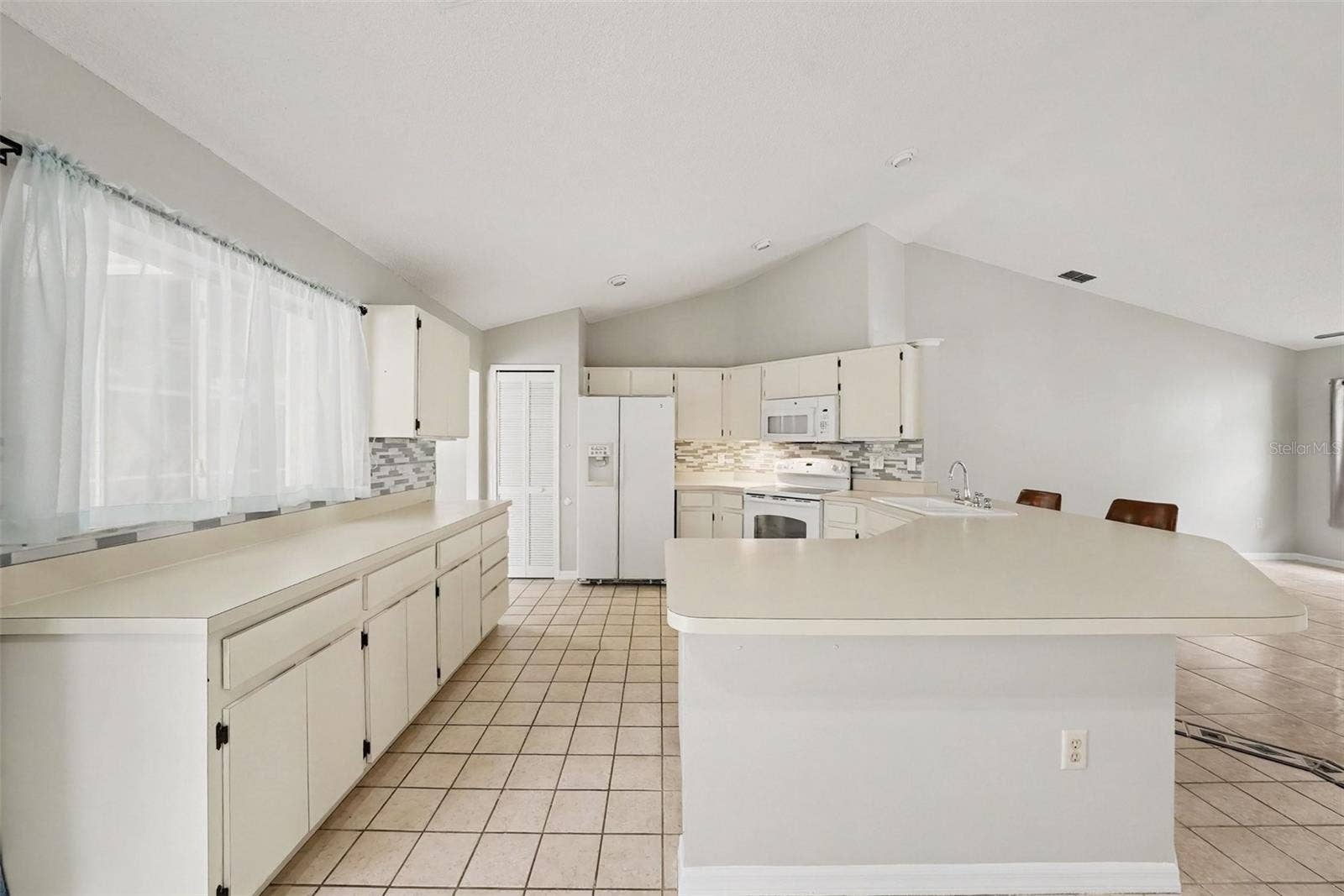 907 BRITTANY PARK BOULEVARD, Tarpon Springs, FL 34689 907 BRITTANY PARK BOULEVARD, Tarpon Springs, FL 34689
