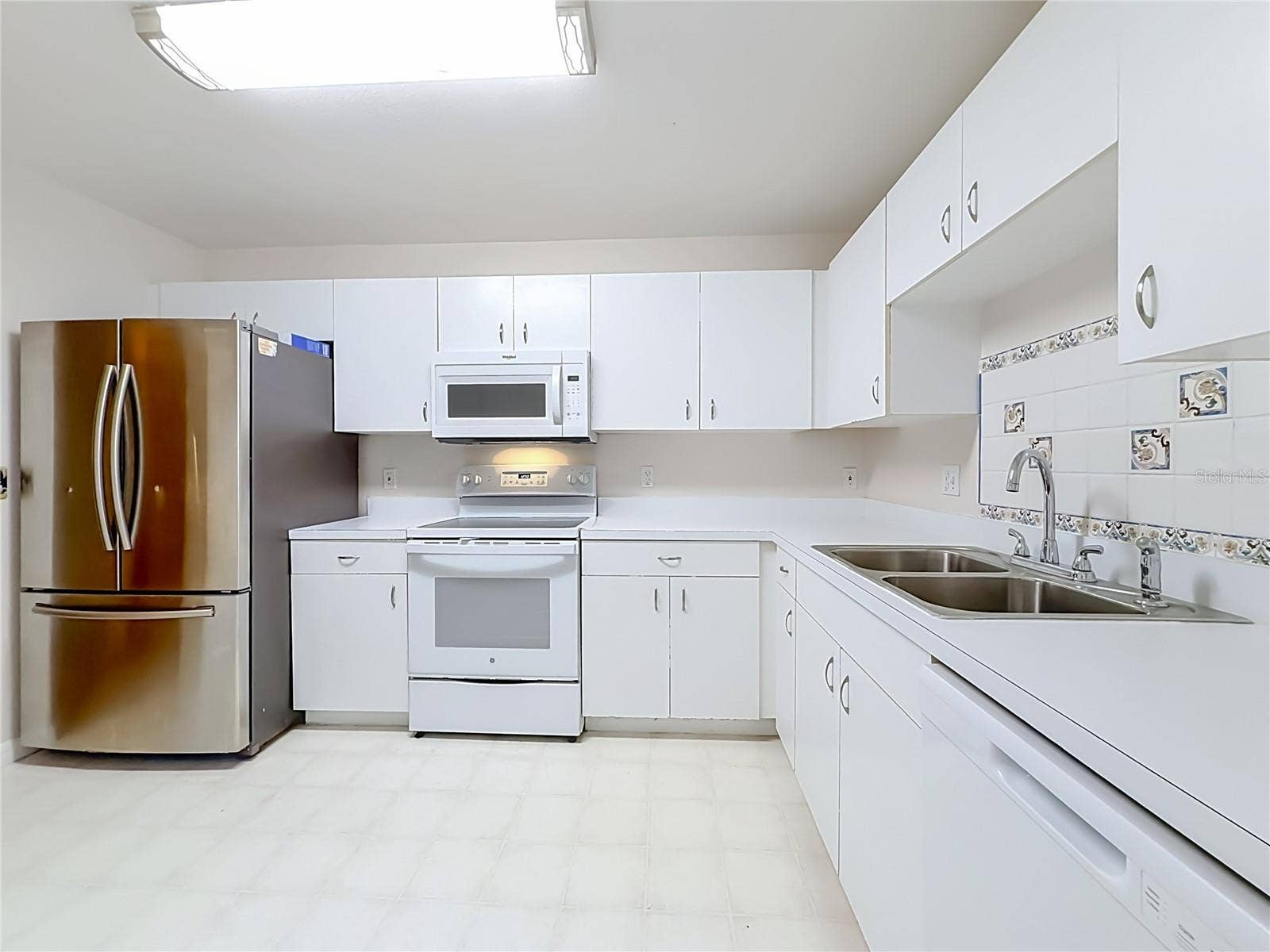 lots of counter space in kitchen