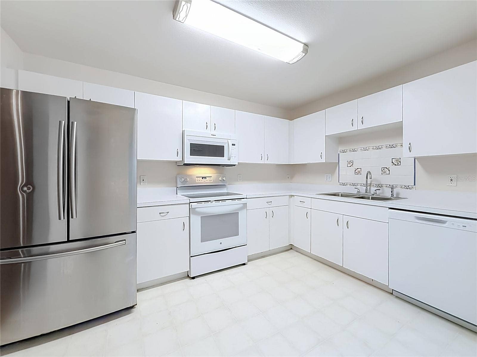Light and bright kitchen