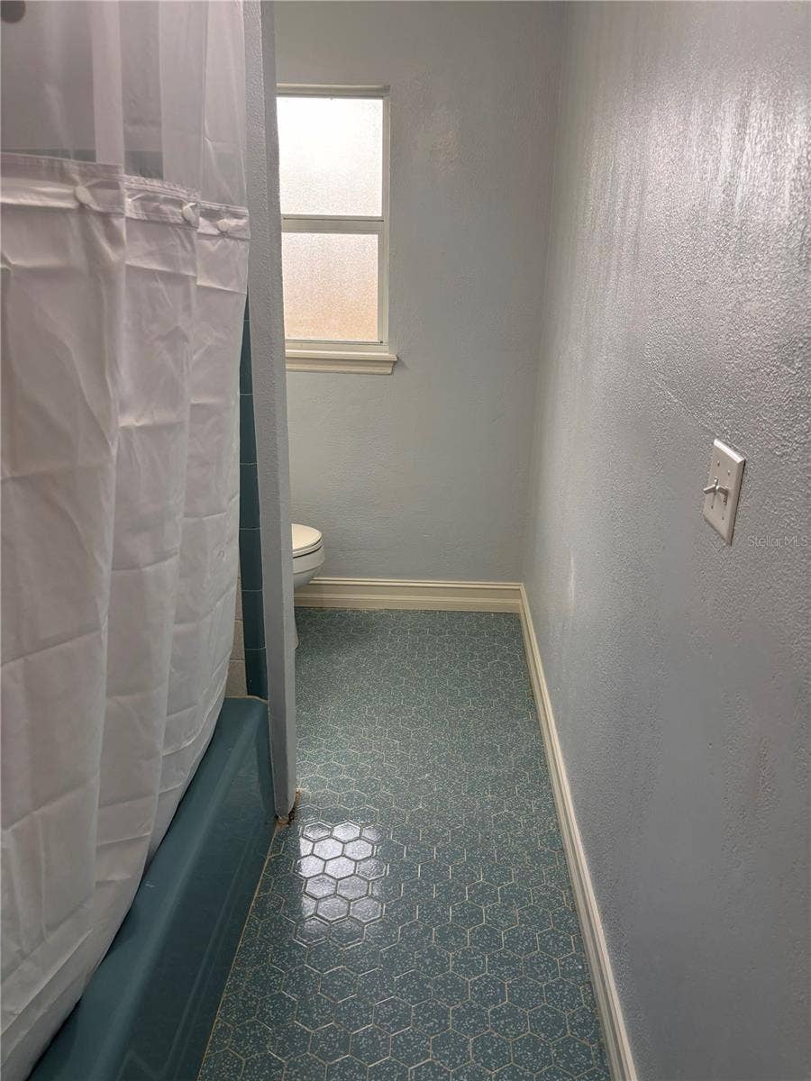 7115 ALVINA WAY, Orlando, FL 32822 Hall Bath