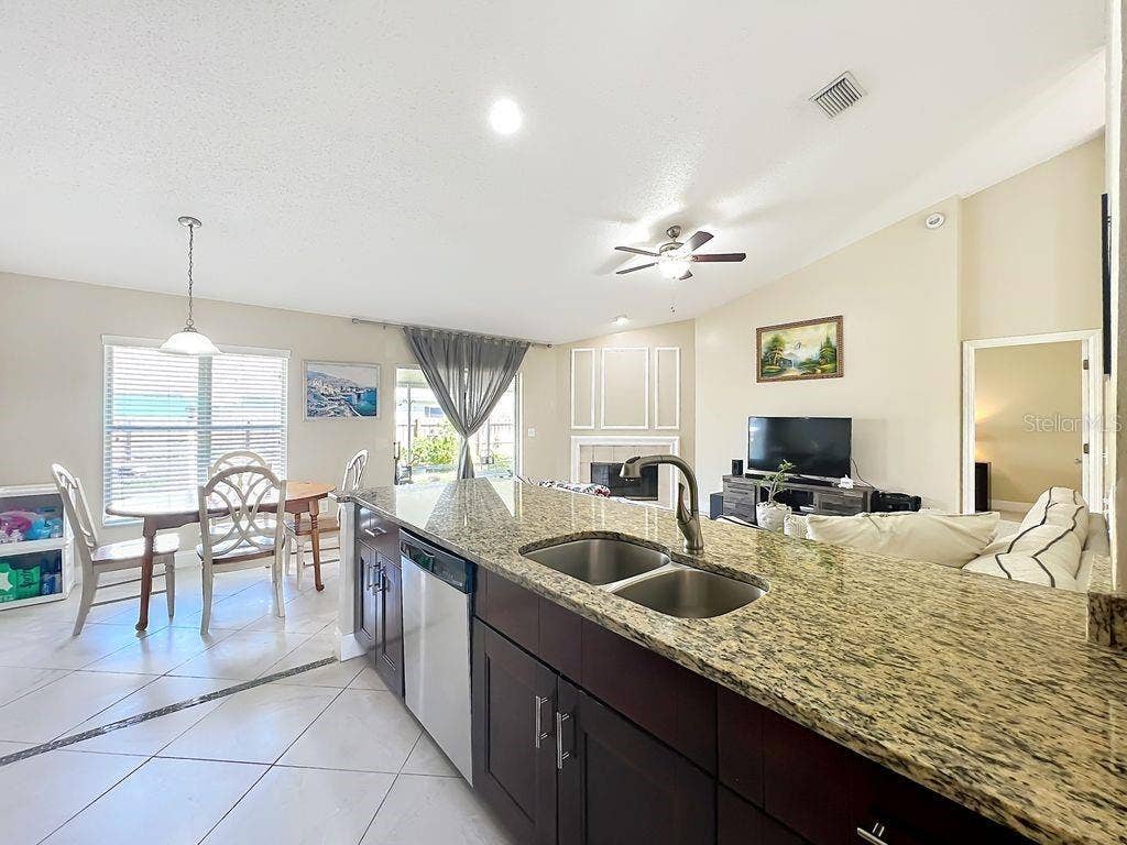8609 CROSSBAY DRIVE, Orlando, FL 32829 8609 CROSSBAY DRIVE, Orlando, FL 32829