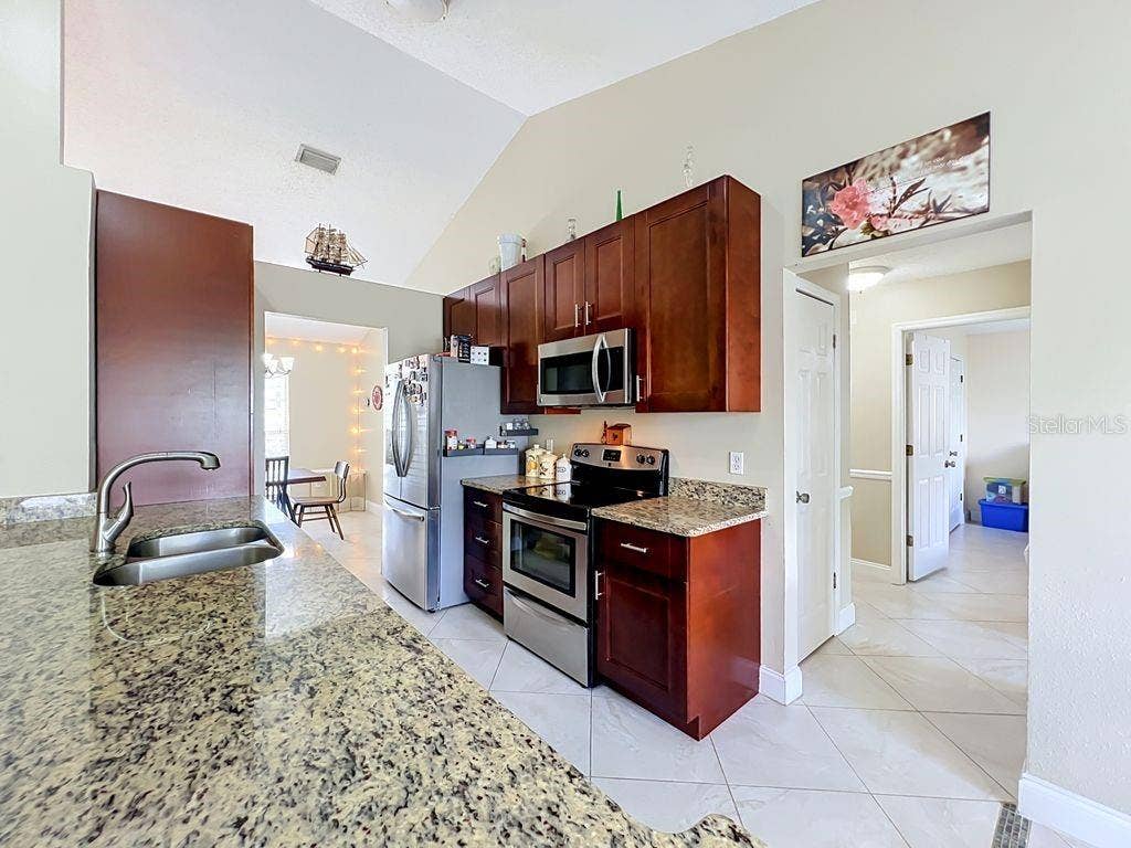 8609 CROSSBAY DRIVE, Orlando, FL 32829 8609 CROSSBAY DRIVE, Orlando, FL 32829