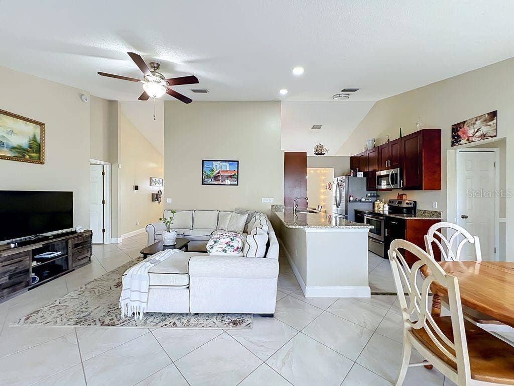 8609 CROSSBAY DRIVE, Orlando, FL 32829 8609 CROSSBAY DRIVE, Orlando, FL 32829