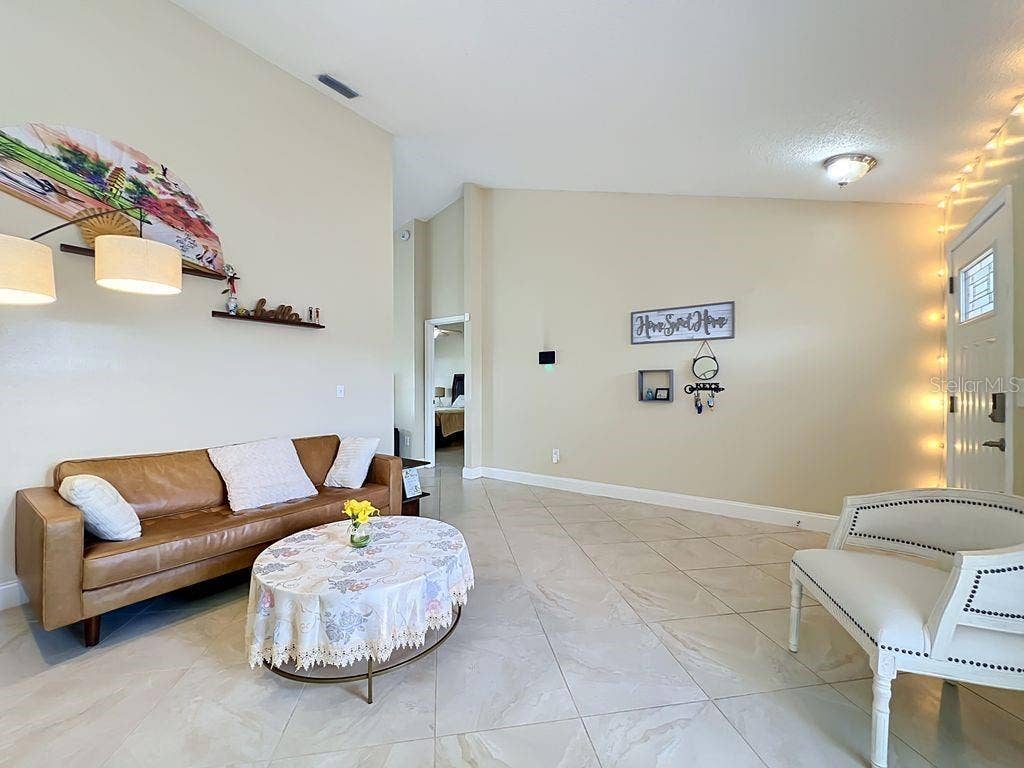 8609 CROSSBAY DRIVE, Orlando, FL 32829 8609 CROSSBAY DRIVE, Orlando, FL 32829