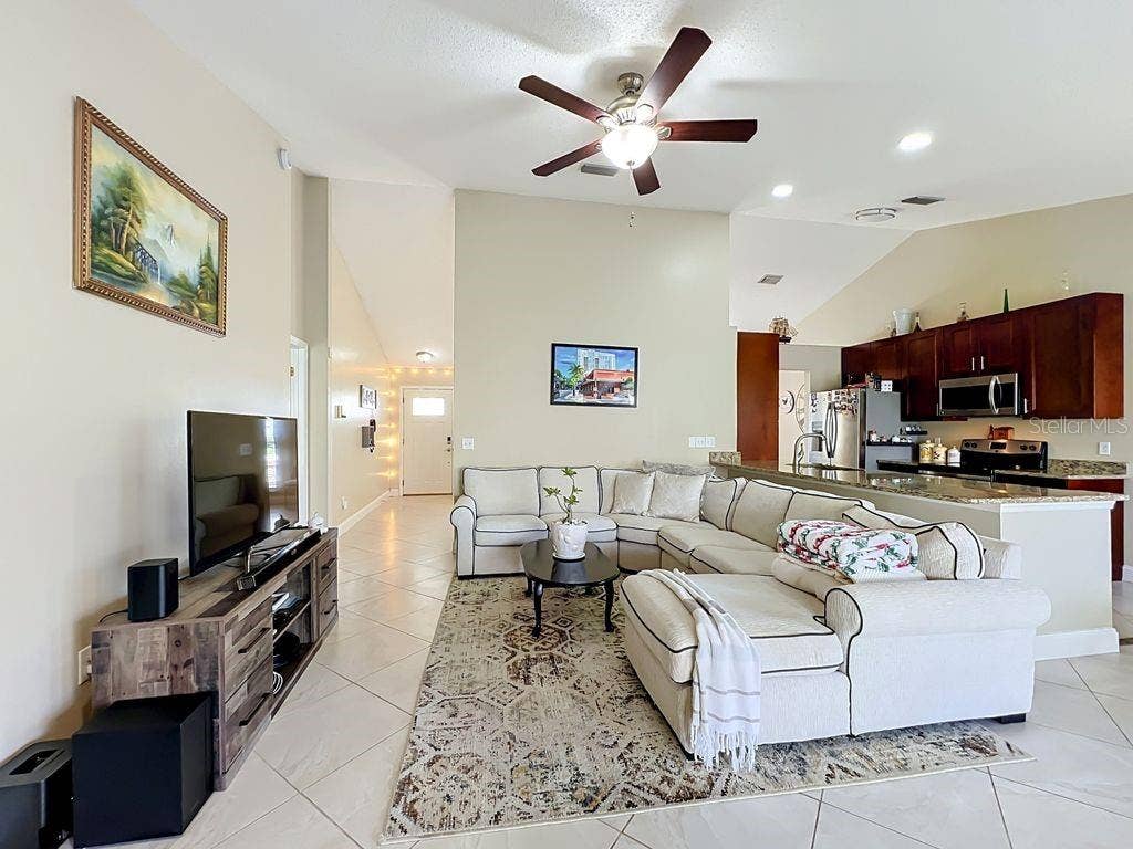 8609 CROSSBAY DRIVE, Orlando, FL 32829 8609 CROSSBAY DRIVE, Orlando, FL 32829