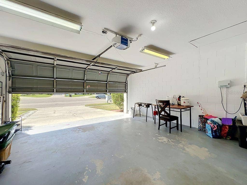 8609 CROSSBAY DRIVE, Orlando, FL 32829 8609 CROSSBAY DRIVE, Orlando, FL 32829