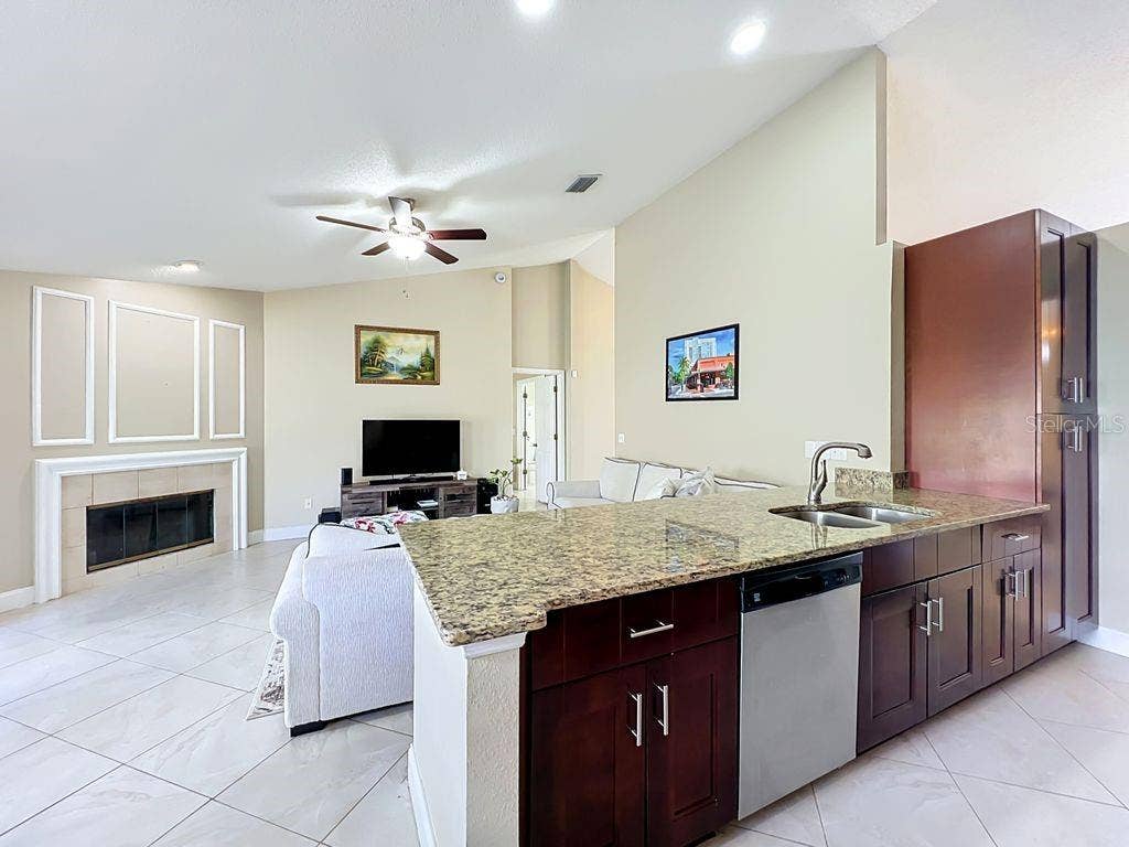 8609 CROSSBAY DRIVE, Orlando, FL 32829 8609 CROSSBAY DRIVE, Orlando, FL 32829