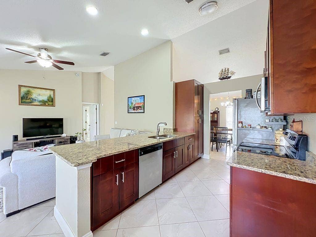 8609 CROSSBAY DRIVE, Orlando, FL 32829 8609 CROSSBAY DRIVE, Orlando, FL 32829