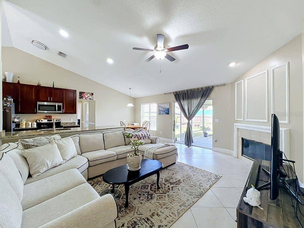 8609 CROSSBAY DRIVE, Orlando, FL 32829 8609 CROSSBAY DRIVE, Orlando, FL 32829