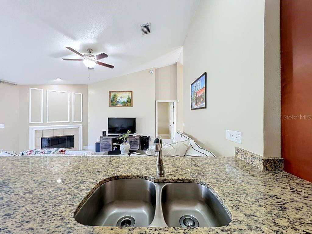 8609 CROSSBAY DRIVE, Orlando, FL 32829 8609 CROSSBAY DRIVE, Orlando, FL 32829