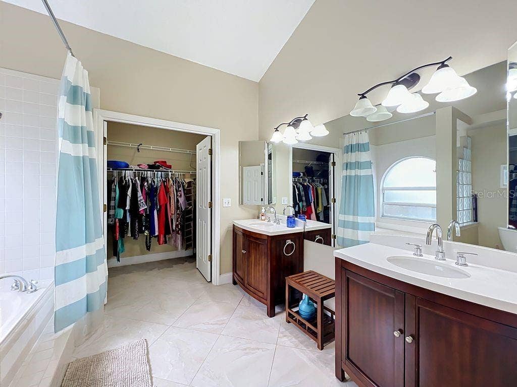 8609 CROSSBAY DRIVE, Orlando, FL 32829 8609 CROSSBAY DRIVE, Orlando, FL 32829