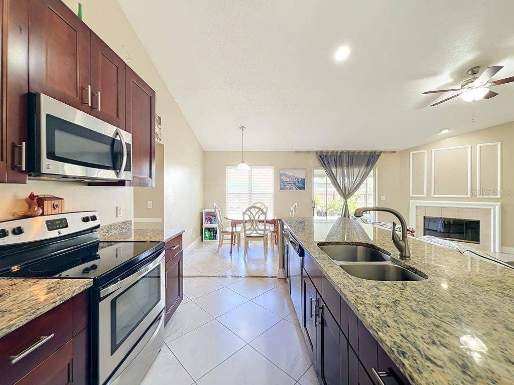 8609 CROSSBAY DRIVE, Orlando, FL 32829 8609 CROSSBAY DRIVE, Orlando, FL 32829
