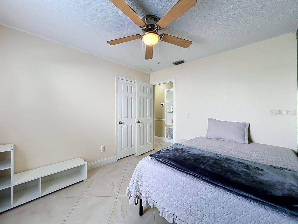 8609 CROSSBAY DRIVE, Orlando, FL 32829 8609 CROSSBAY DRIVE, Orlando, FL 32829