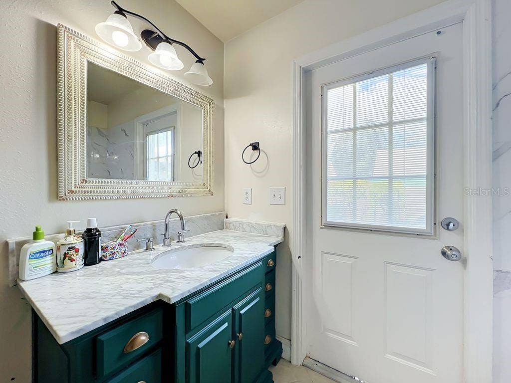 8609 CROSSBAY DRIVE, Orlando, FL 32829 8609 CROSSBAY DRIVE, Orlando, FL 32829