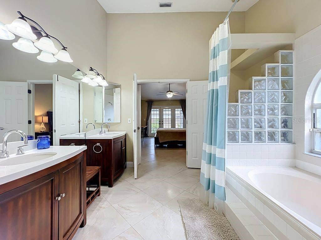 8609 CROSSBAY DRIVE, Orlando, FL 32829 8609 CROSSBAY DRIVE, Orlando, FL 32829