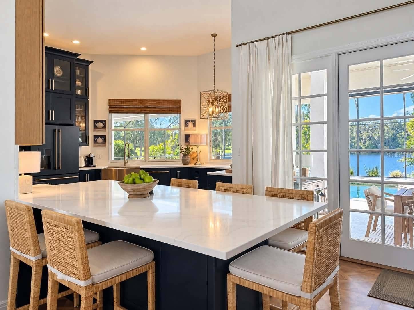 972 OAKPOINT CIRCLE, Apopka, FL 32712 Giant kitchen island connects to family room