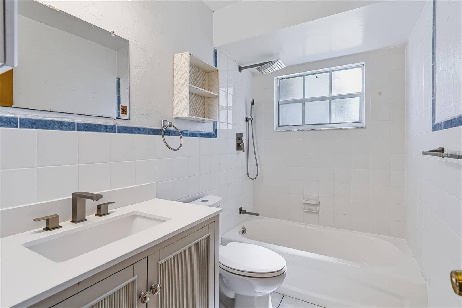 135 CORTEZ COURT, Winter Springs, FL 32708 Hall bath