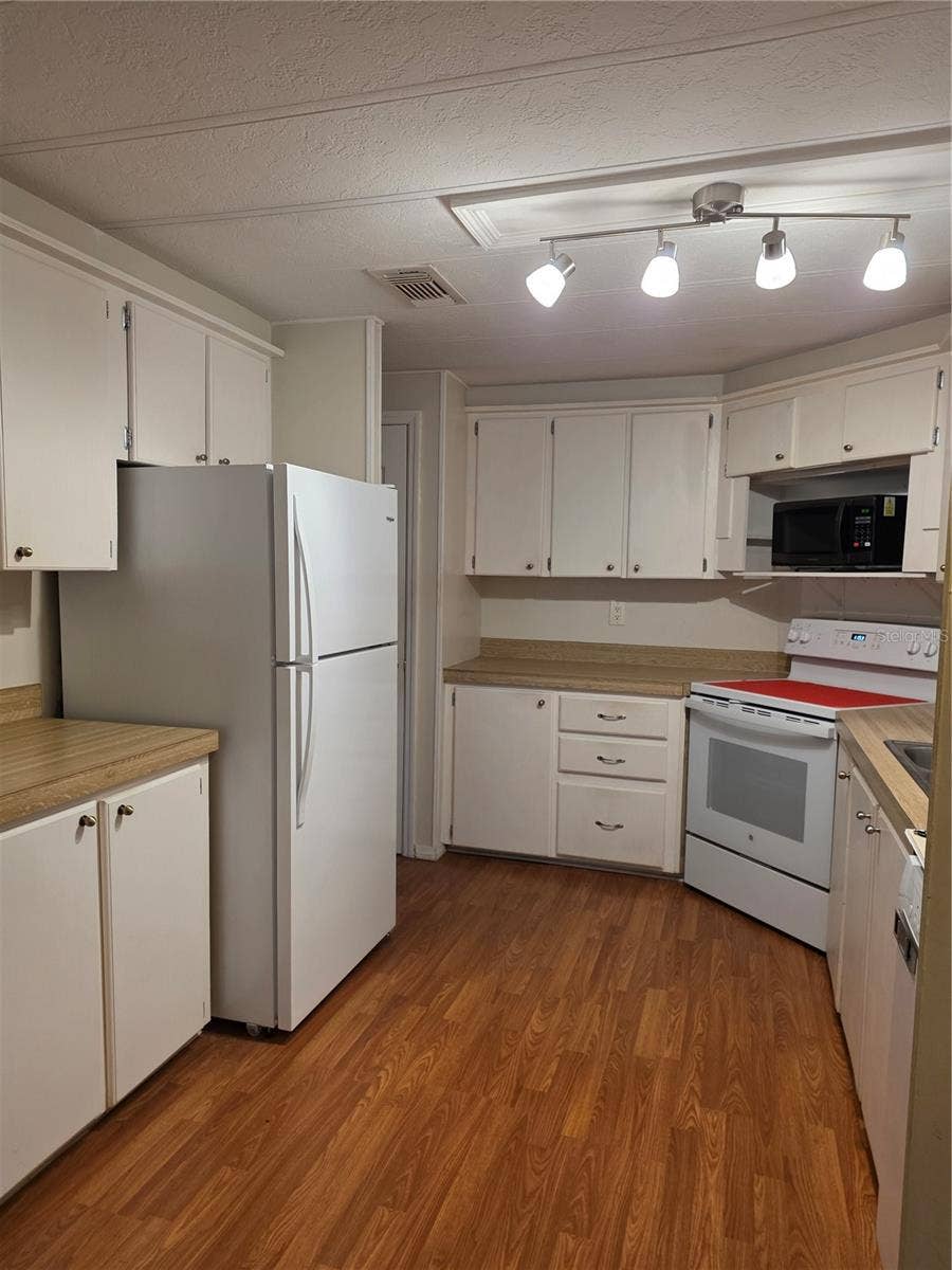 Spacious Kitchen