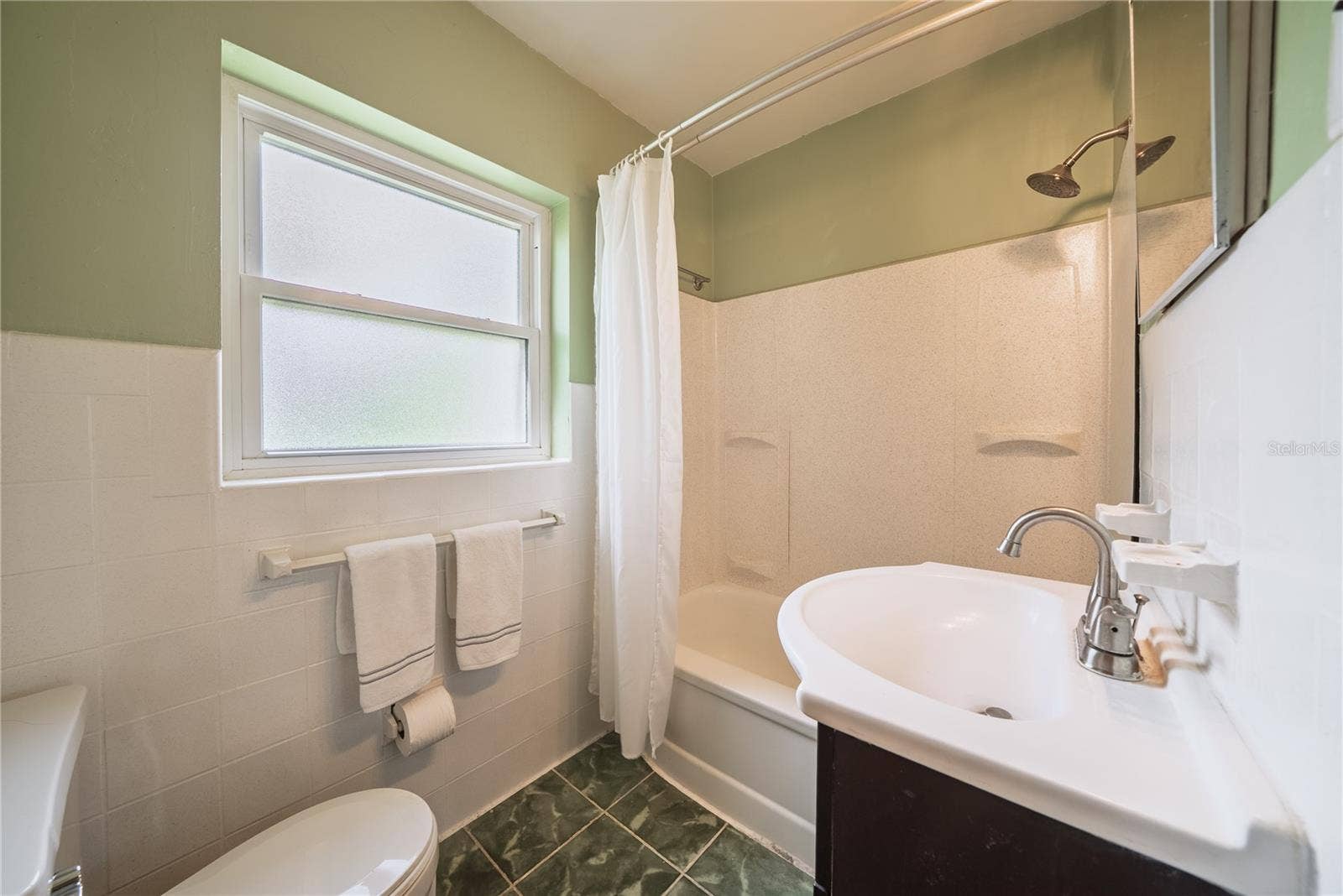 1622 TULANE STREET, Orlando, FL 32804 Hall bath.