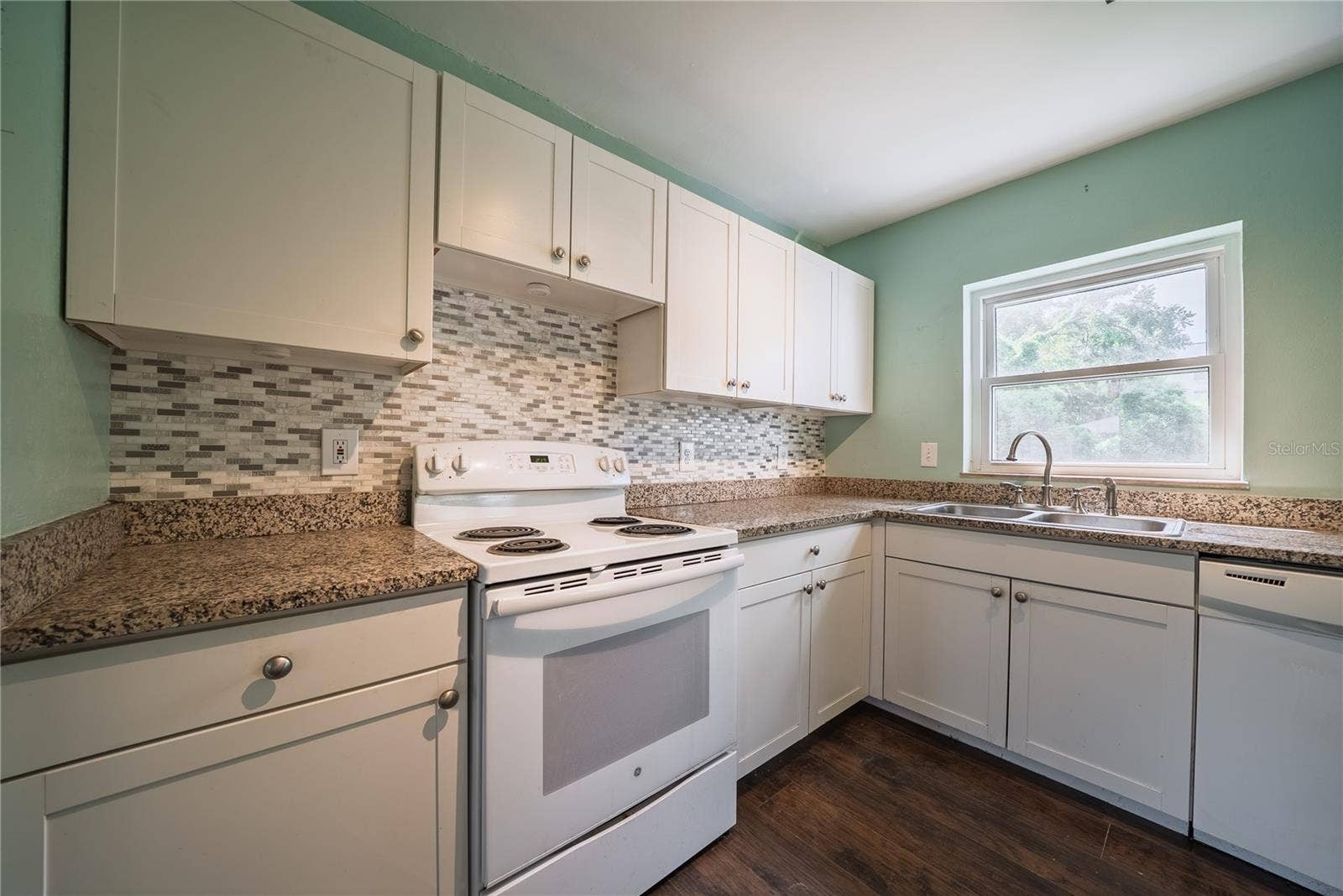 1622 TULANE STREET, Orlando, FL 32804 Updated kitchen.