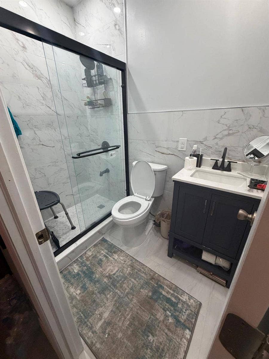 15549 GEMINI DRIVE, Mascotte, FL 34753 Guest room bathroom
