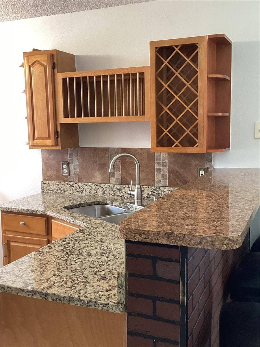 7160 EDGEWATER SHORES COURT, Orlando, FL 32810 7160 EDGEWATER SHORES COURT, Orlando, FL 32810