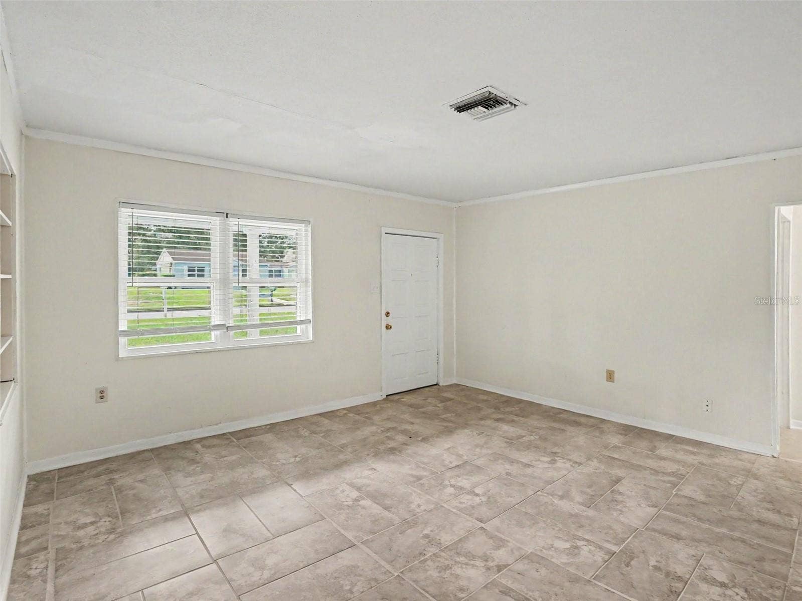 2417 S MYRTLE AVENUE, Sanford, FL 32771 Living room