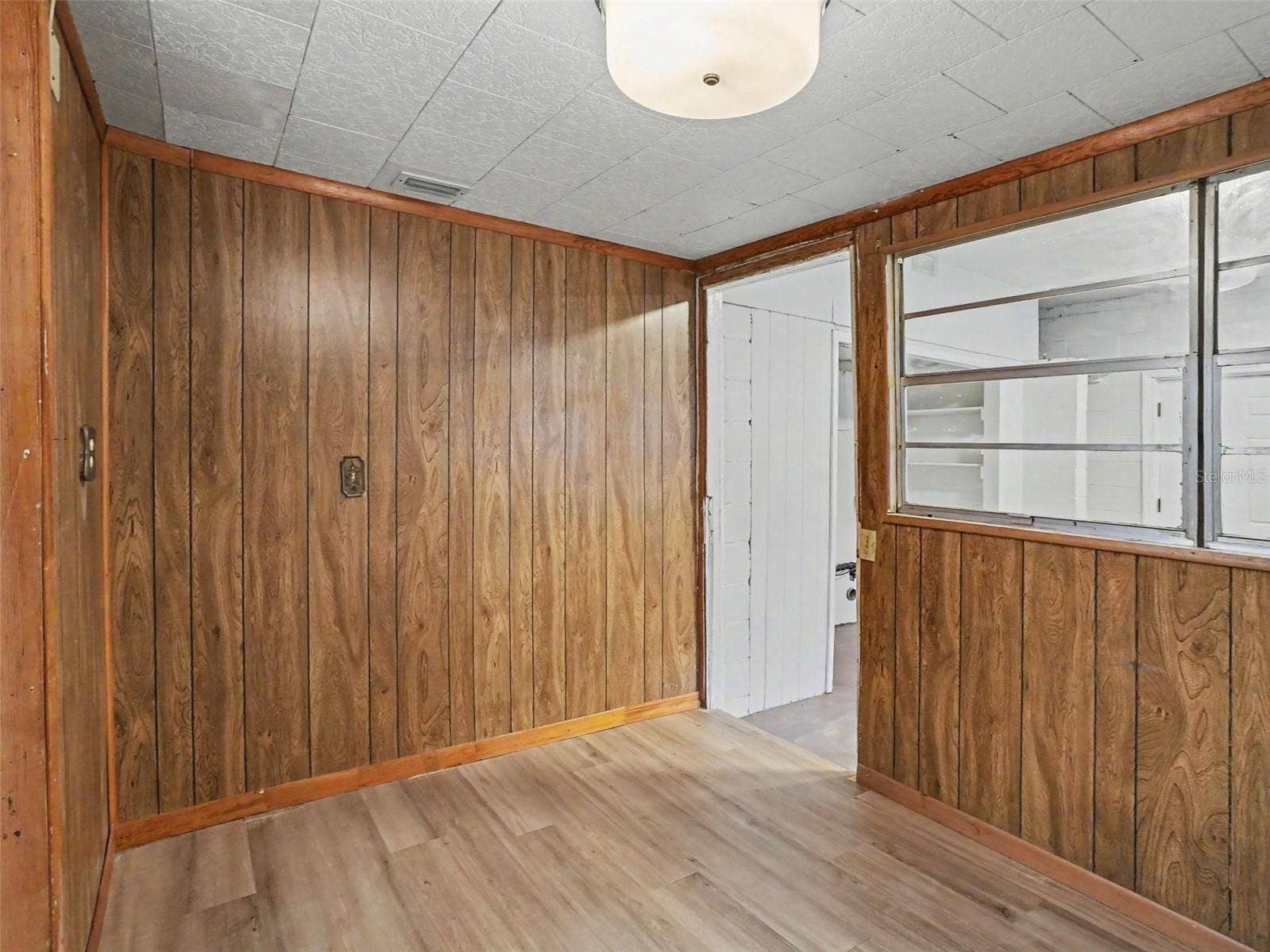 2417 S MYRTLE AVENUE, Sanford, FL 32771 Home office or craft room