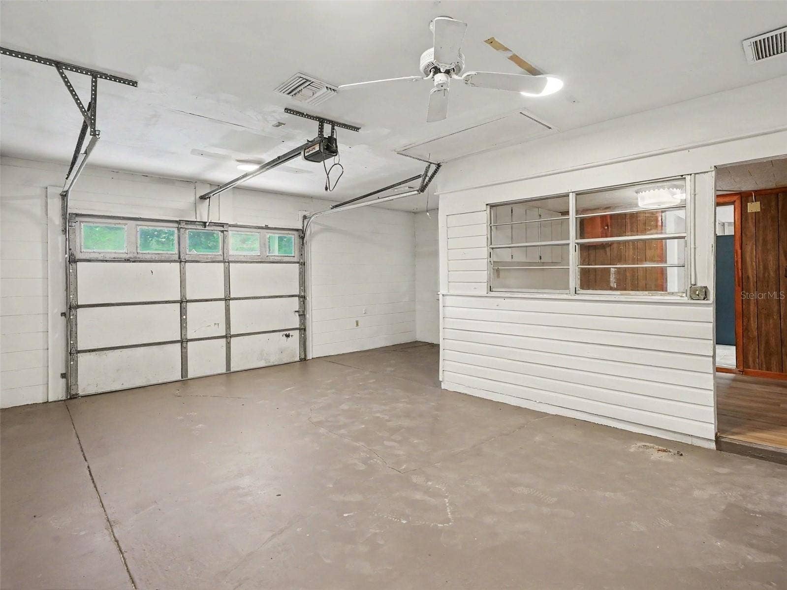 2417 S MYRTLE AVENUE, Sanford, FL 32771 Front load Air conditioned garage
