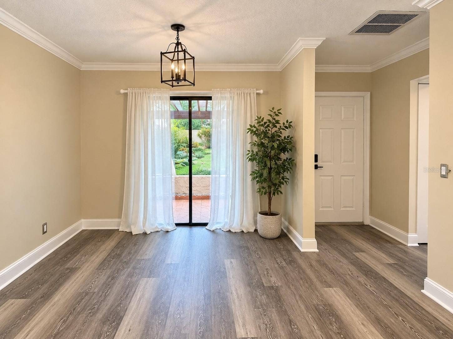 9533 86TH AVENUE, #9533, Seminole, FL 33777 Living Room
