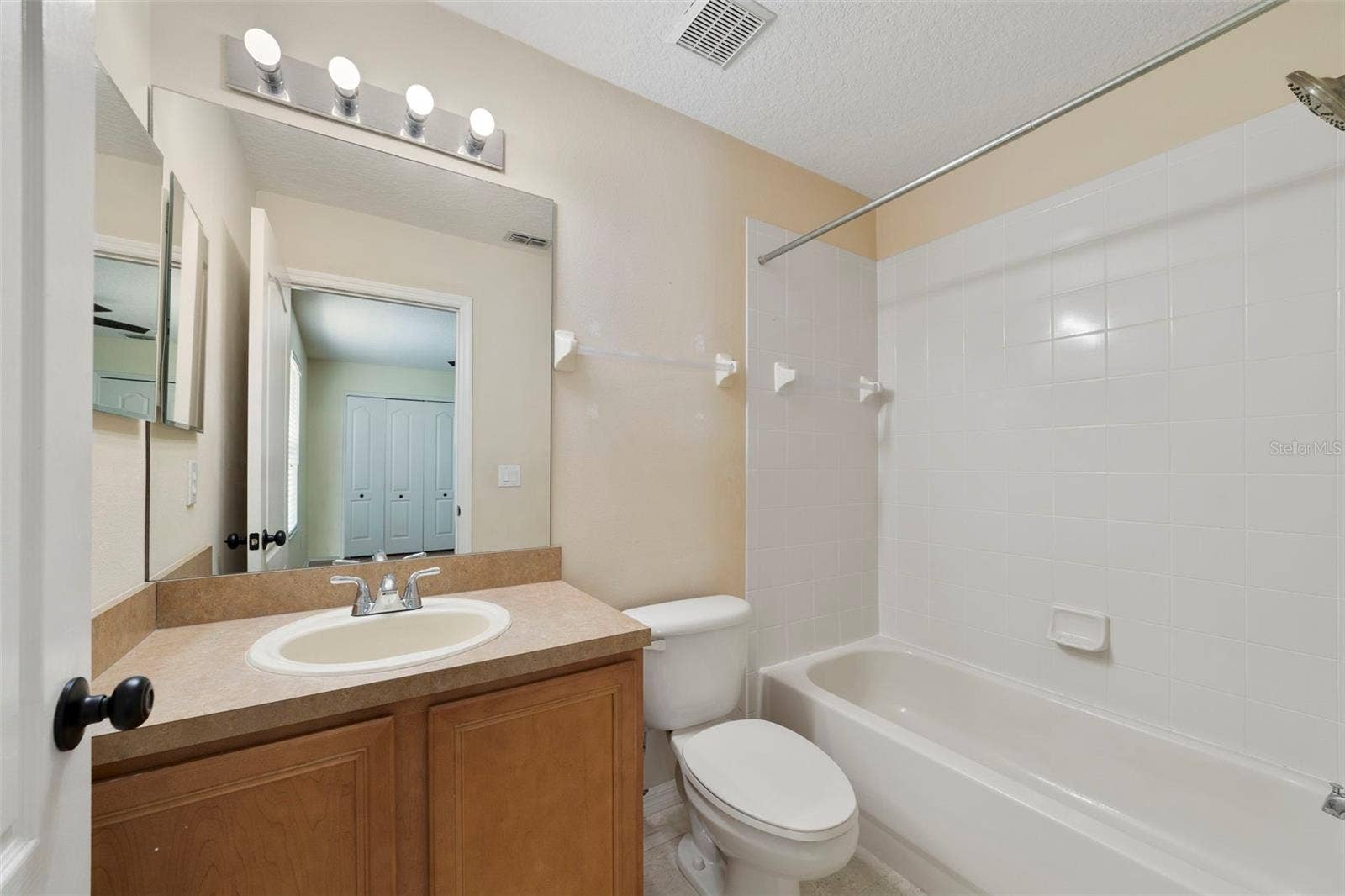 1557 AMARYLLIS CIRCLE, Orlando, FL 32825 The en suite bath for Bedroom 2.